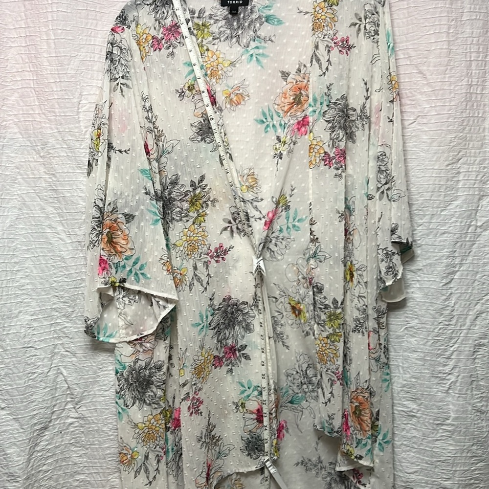 Torrid Kimono/coverup🌸 It’s sheer with vibrant colors. - Picture 4 of 6